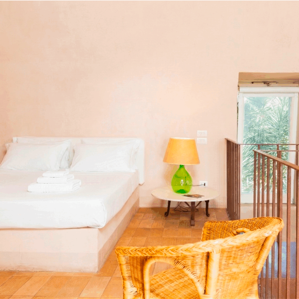 Suite del Noce holiday home by the sea in Naples